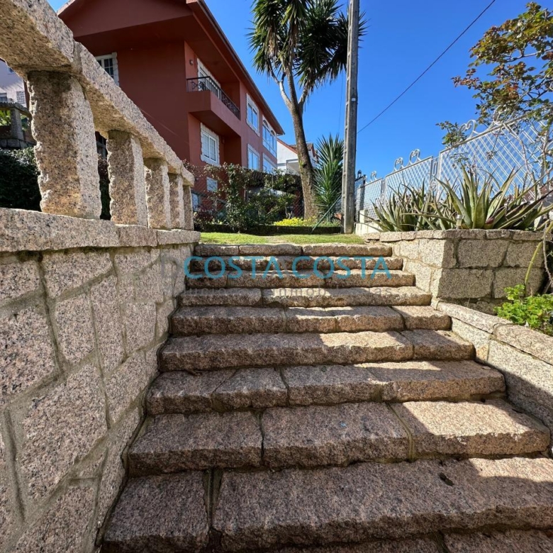 Se vende terreno edificable con vistas al mar y a las Cies en Chapela, cerca de Vigo