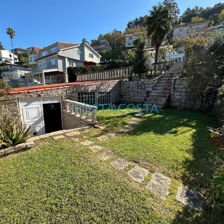 Se vende terreno edificable con vistas al mar y a las Cies en Chapela, cerca de Vigo