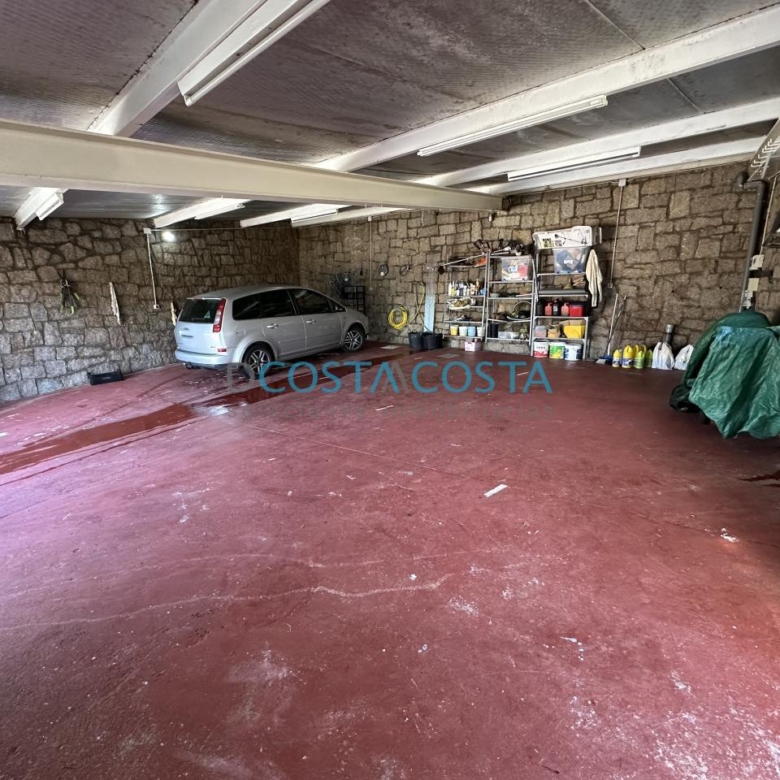 Se vende terreno edificable con vistas al mar y a las Cies en Chapela, cerca de Vigo