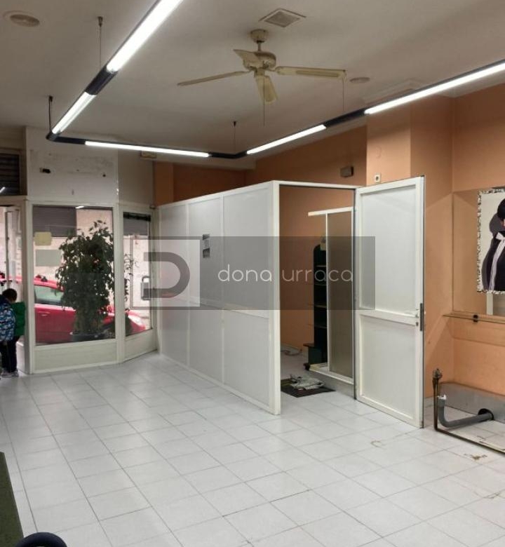 Alquiler de Local en calle Cabeza de Manzaneda ANTES PELUQUERIA
