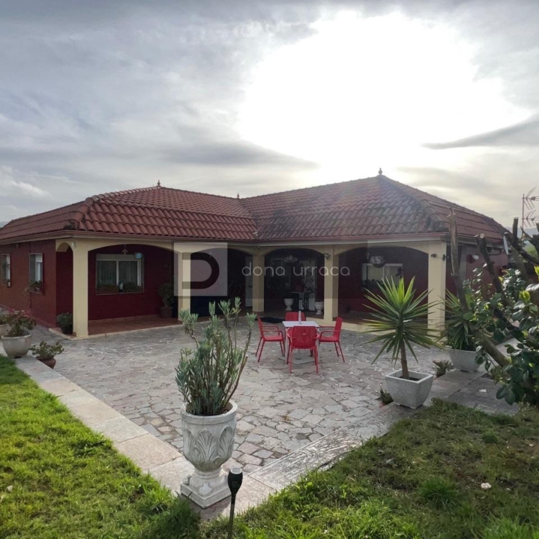 GRAN PARCELA CON BONITO CHALET Y NAVE INDUSTRIAL