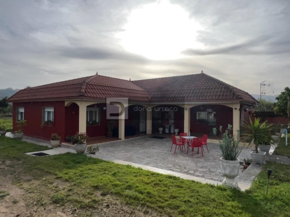 GRAN PARCELA CON BONITO CHALET Y NAVE INDUSTRIAL