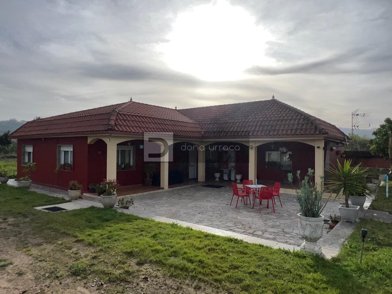 GRAN PARCELA CON BONITO CHALET Y NAVE INDUSTRIAL