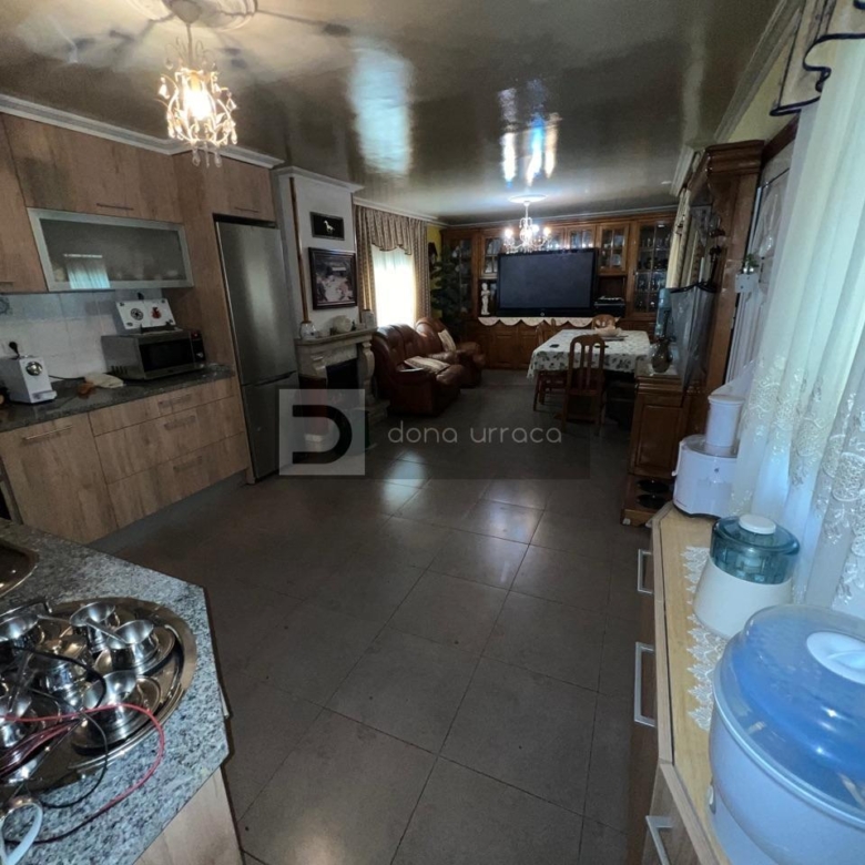 GRAN PARCELA CON BONITO CHALET Y NAVE INDUSTRIAL