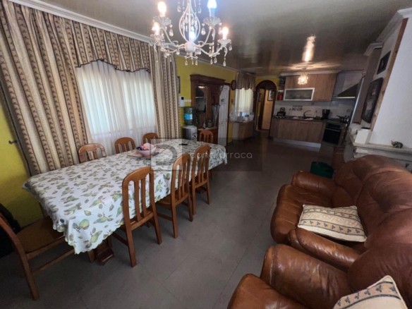GRAN PARCELA CON BONITO CHALET Y NAVE INDUSTRIAL