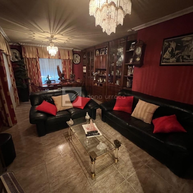 GRAN PARCELA CON BONITO CHALET Y NAVE INDUSTRIAL