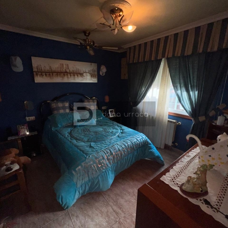 GRAN PARCELA CON BONITO CHALET Y NAVE INDUSTRIAL