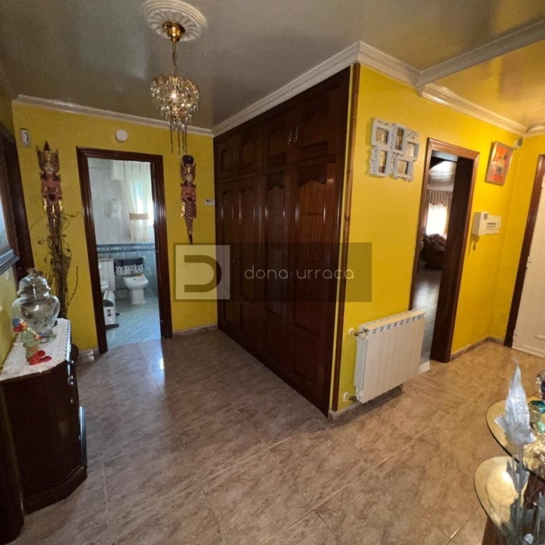 GRAN PARCELA CON BONITO CHALET Y NAVE INDUSTRIAL