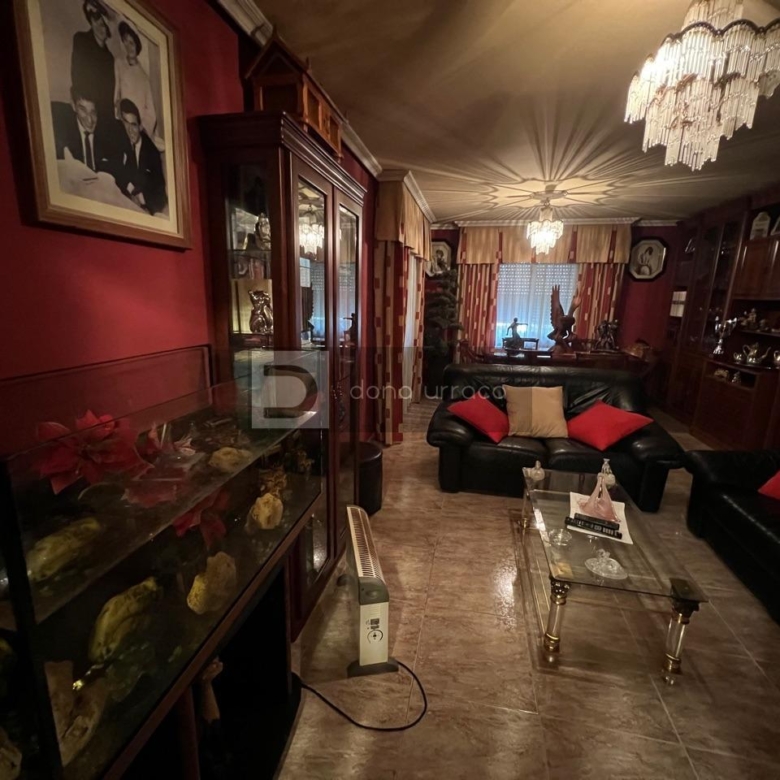 GRAN PARCELA CON BONITO CHALET Y NAVE INDUSTRIAL