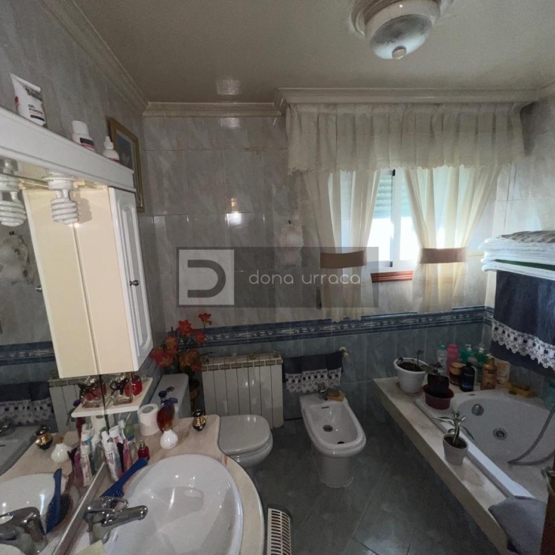 GRAN PARCELA CON BONITO CHALET Y NAVE INDUSTRIAL