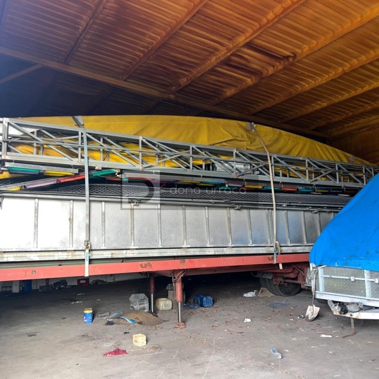 GRAN PARCELA CON BONITO CHALET Y NAVE INDUSTRIAL