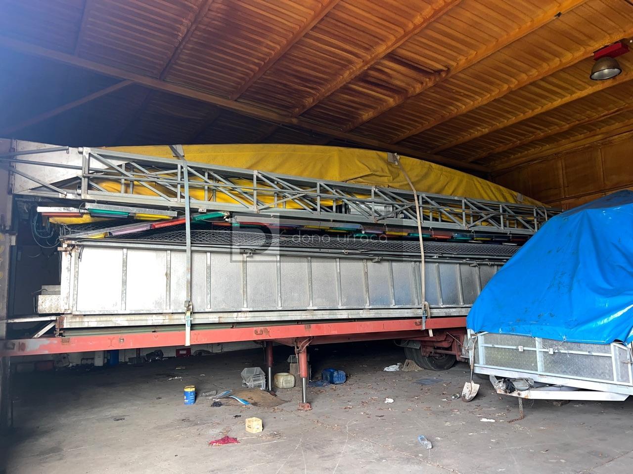 GRAN PARCELA CON BONITO CHALET Y NAVE INDUSTRIAL