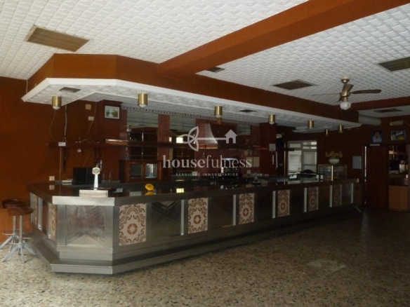 BAJO COMERCIAL EN PERLÍO