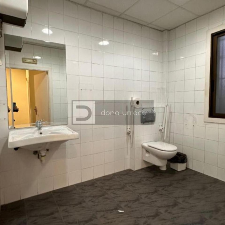 Local comercial en alquiler en Residencia