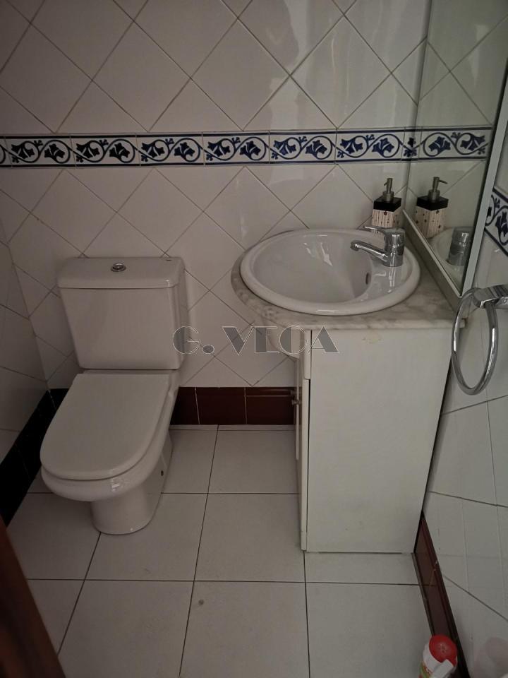 Local comercial en perfecto estado. A la calle Lopez Mora. Acondicionado. Baño interior. Ideal agencia, kiosko o despacho. comercio menudo etc. Exterior.