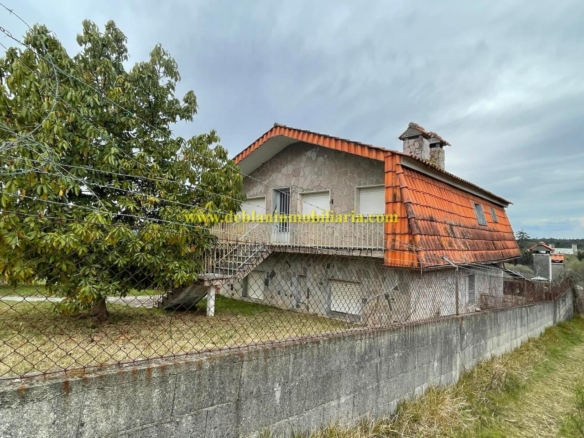 UBICADA EN VALENÇA, QUINTA DO FORTE CON TERRENO DE 22.600 M2