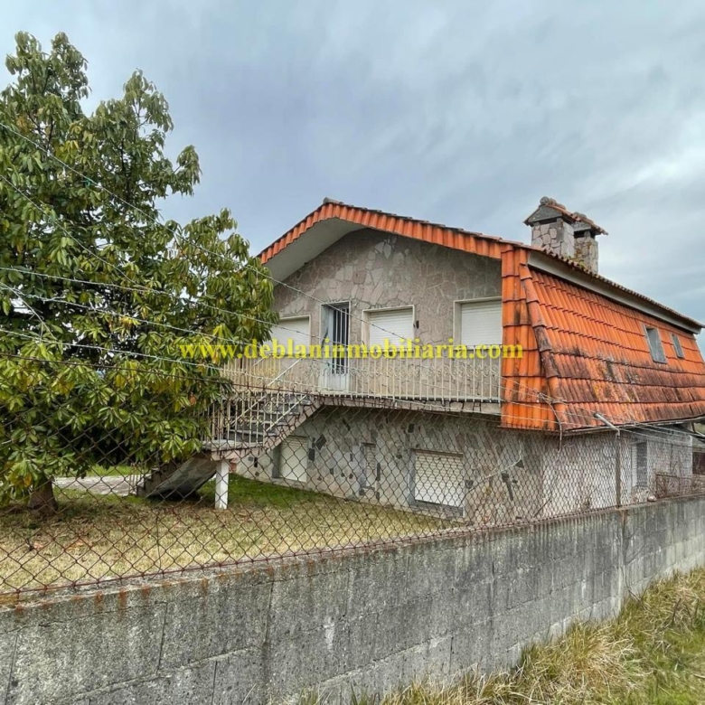 UBICADA EN VALENÇA, QUINTA DO FORTE CON TERRENO DE 22.600 M2