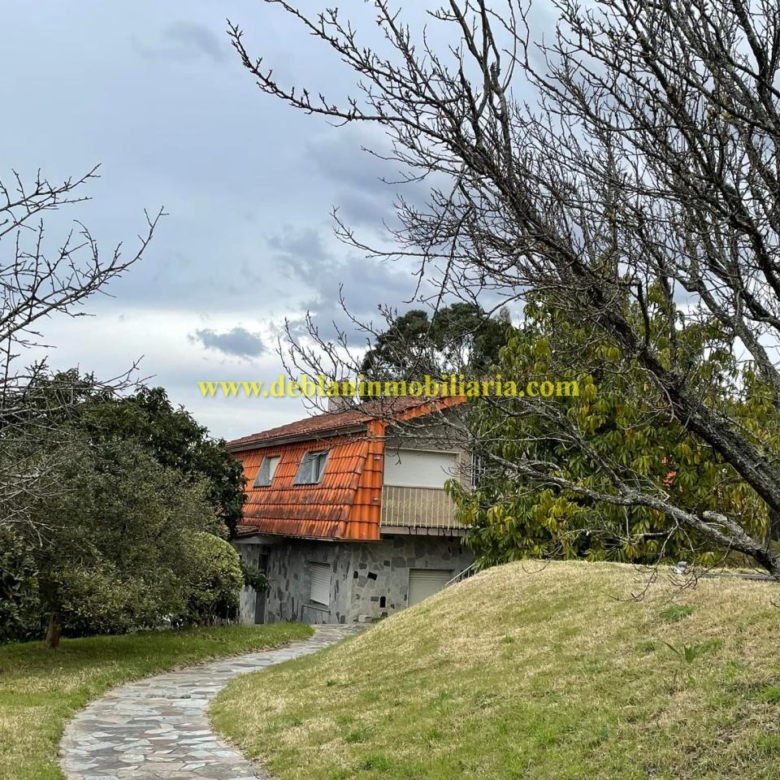 UBICADA EN VALENÇA, QUINTA DO FORTE CON TERRENO DE 22.600 M2