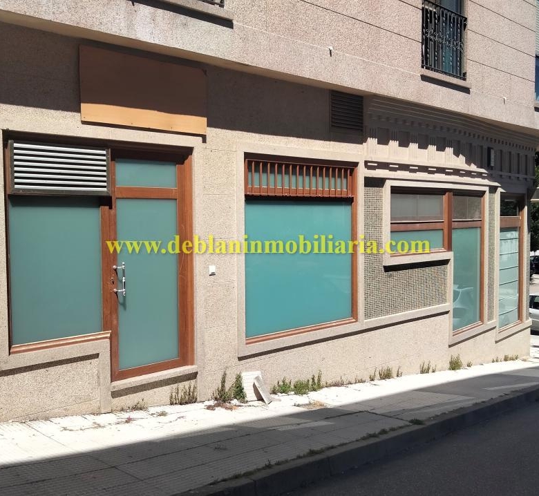 SE ALQUILA / VENDE LOCAL COMERCIAL DE 131m2 EN CANGAS