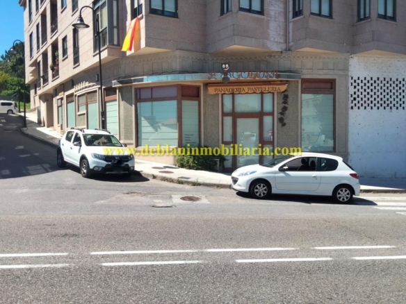 SE ALQUILA / VENDE LOCAL COMERCIAL DE 131m2 EN CANGAS