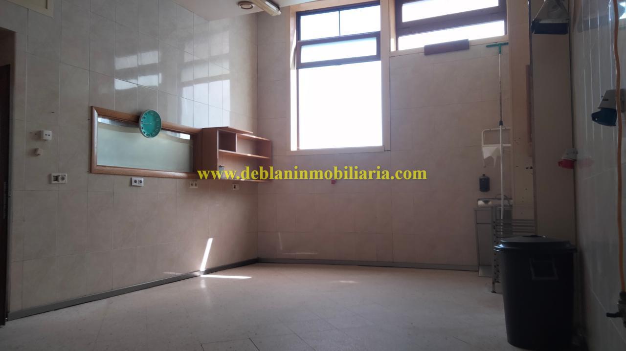172044642923000026027_172044591240 SE ALQUILA / VENDE LOCAL COMERCIAL DE 131m2 EN CANGAS
