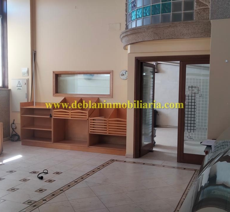 SE ALQUILA / VENDE LOCAL COMERCIAL DE 131m2 EN CANGAS