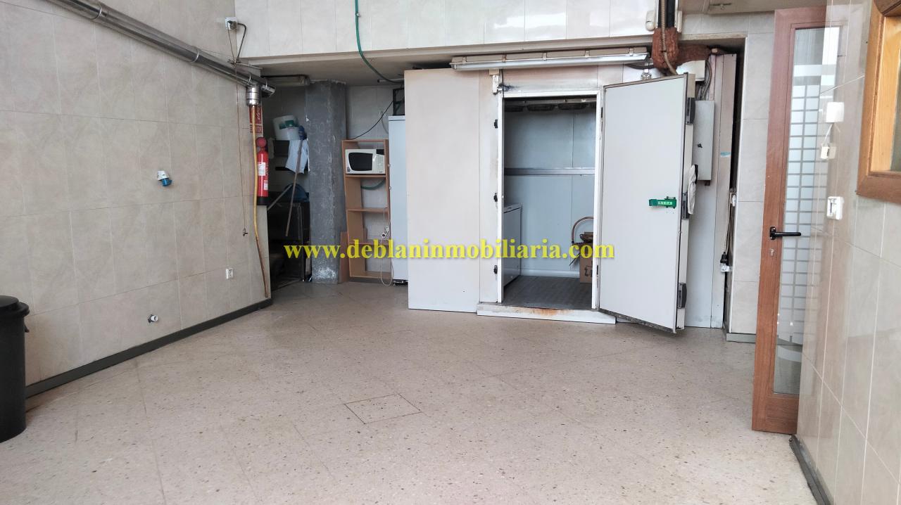172044643031500026027_172044591427 SE ALQUILA / VENDE LOCAL COMERCIAL DE 131m2 EN CANGAS