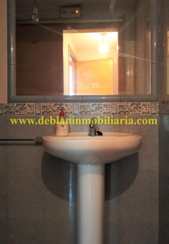 SE ALQUILA / VENDE LOCAL COMERCIAL DE 131m2 EN CANGAS