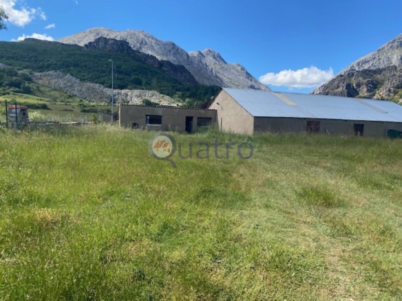 Gran parcela a la venta en Vegacervera con muchas posibilidades