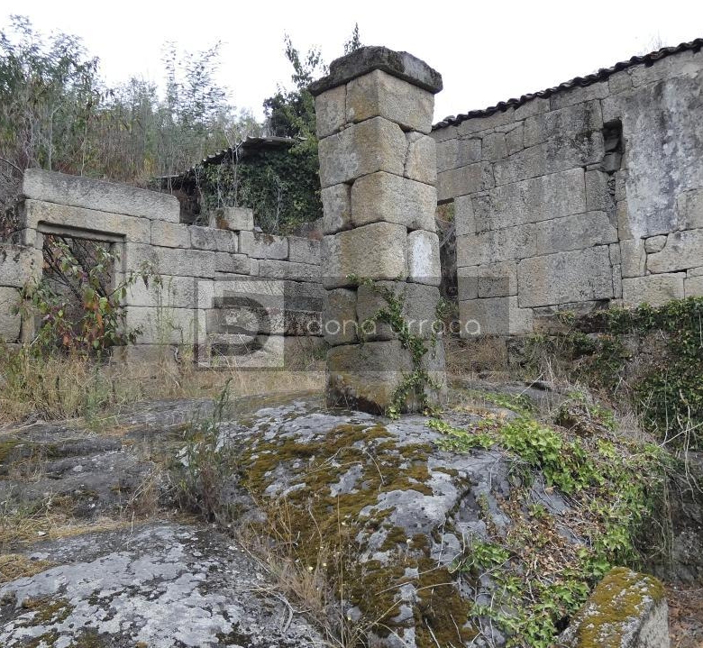 VENTA DE PAZO CERCA DE OUTARIZ