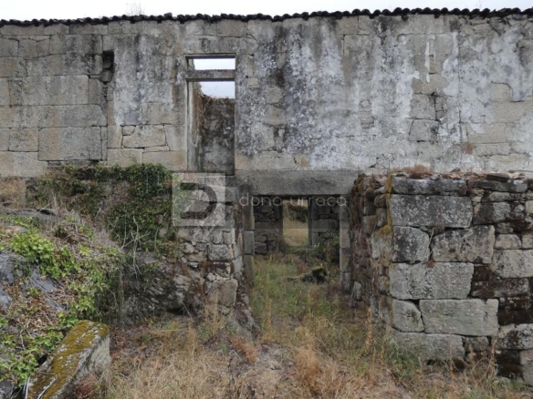 VENTA DE PAZO CERCA DE OUTARIZ