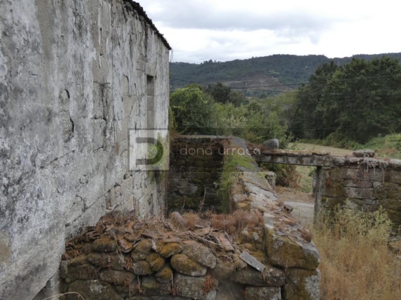 VENTA DE PAZO CERCA DE OUTARIZ
