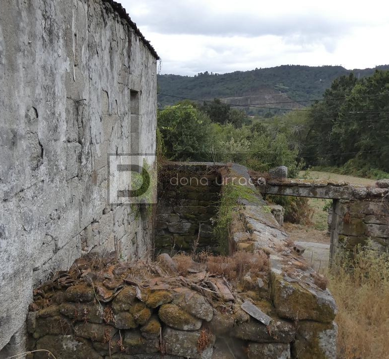 VENTA DE PAZO CERCA DE OUTARIZ