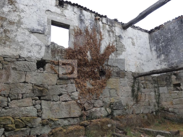 VENTA DE PAZO CERCA DE OUTARIZ