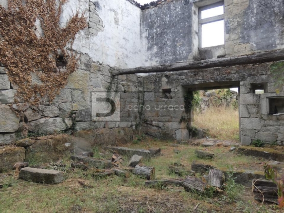 VENTA DE PAZO CERCA DE OUTARIZ