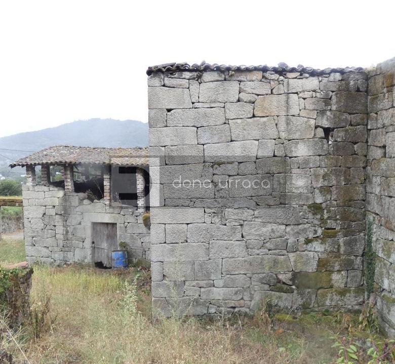 VENTA DE PAZO CERCA DE OUTARIZ