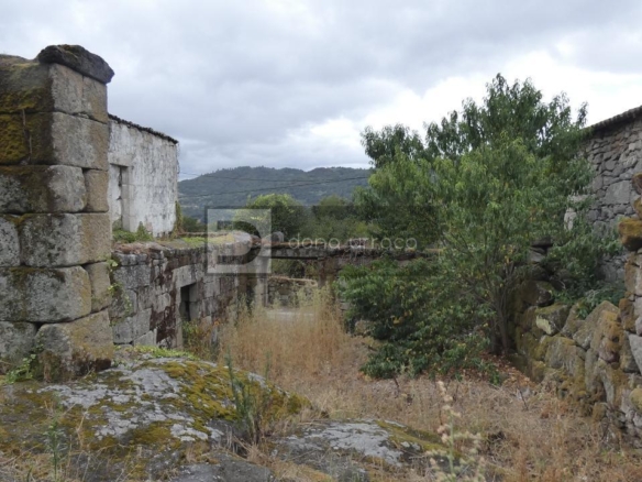 VENTA DE PAZO CERCA DE OUTARIZ