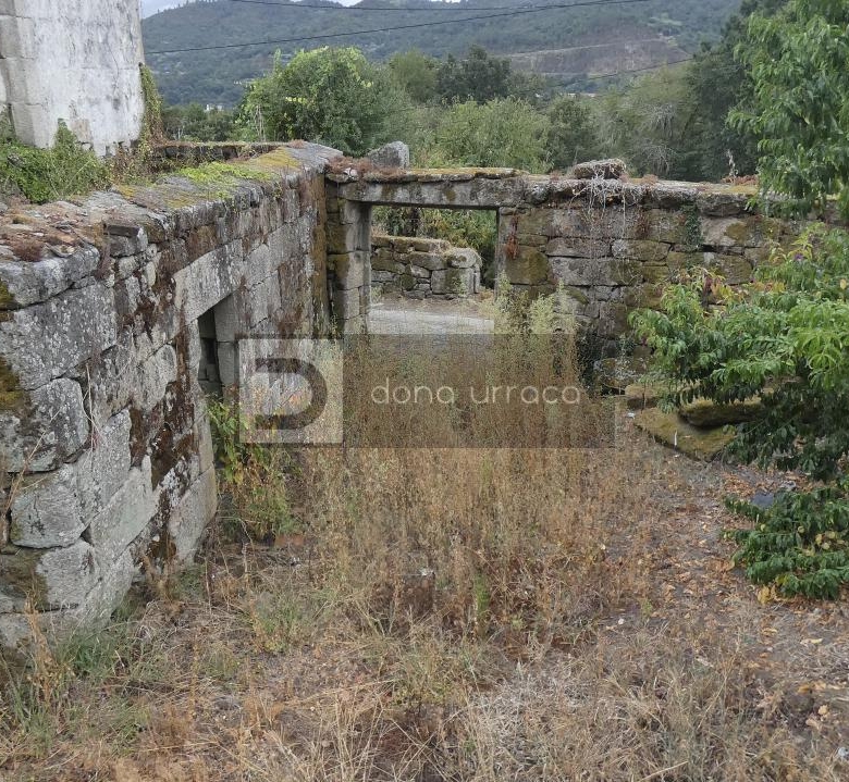 VENTA DE PAZO CERCA DE OUTARIZ