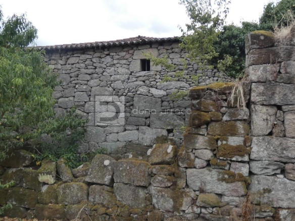 VENTA DE PAZO CERCA DE OUTARIZ