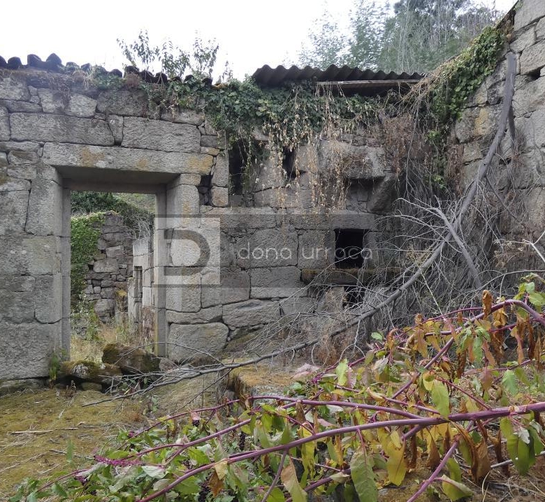 VENTA DE PAZO CERCA DE OUTARIZ