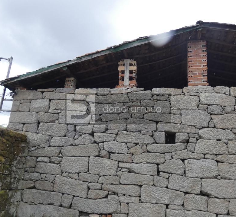 VENTA DE PAZO CERCA DE OUTARIZ