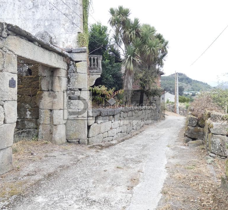 VENTA DE PAZO CERCA DE OUTARIZ