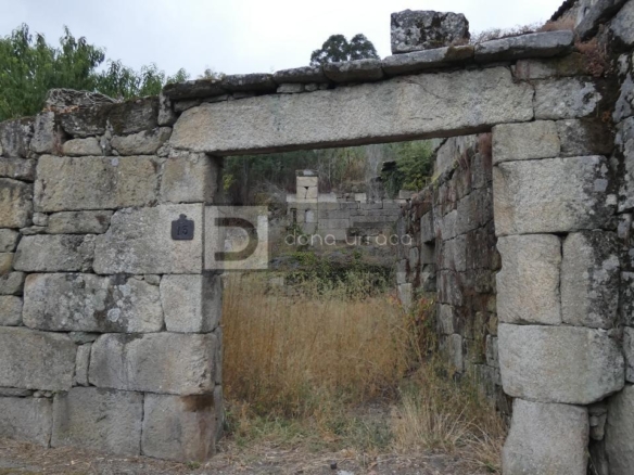 VENTA DE PAZO CERCA DE OUTARIZ