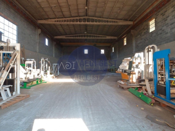 Nave Industrial en Carballeda de Avia
