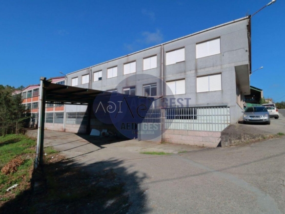 Nave Industrial en Carballeda de Avia