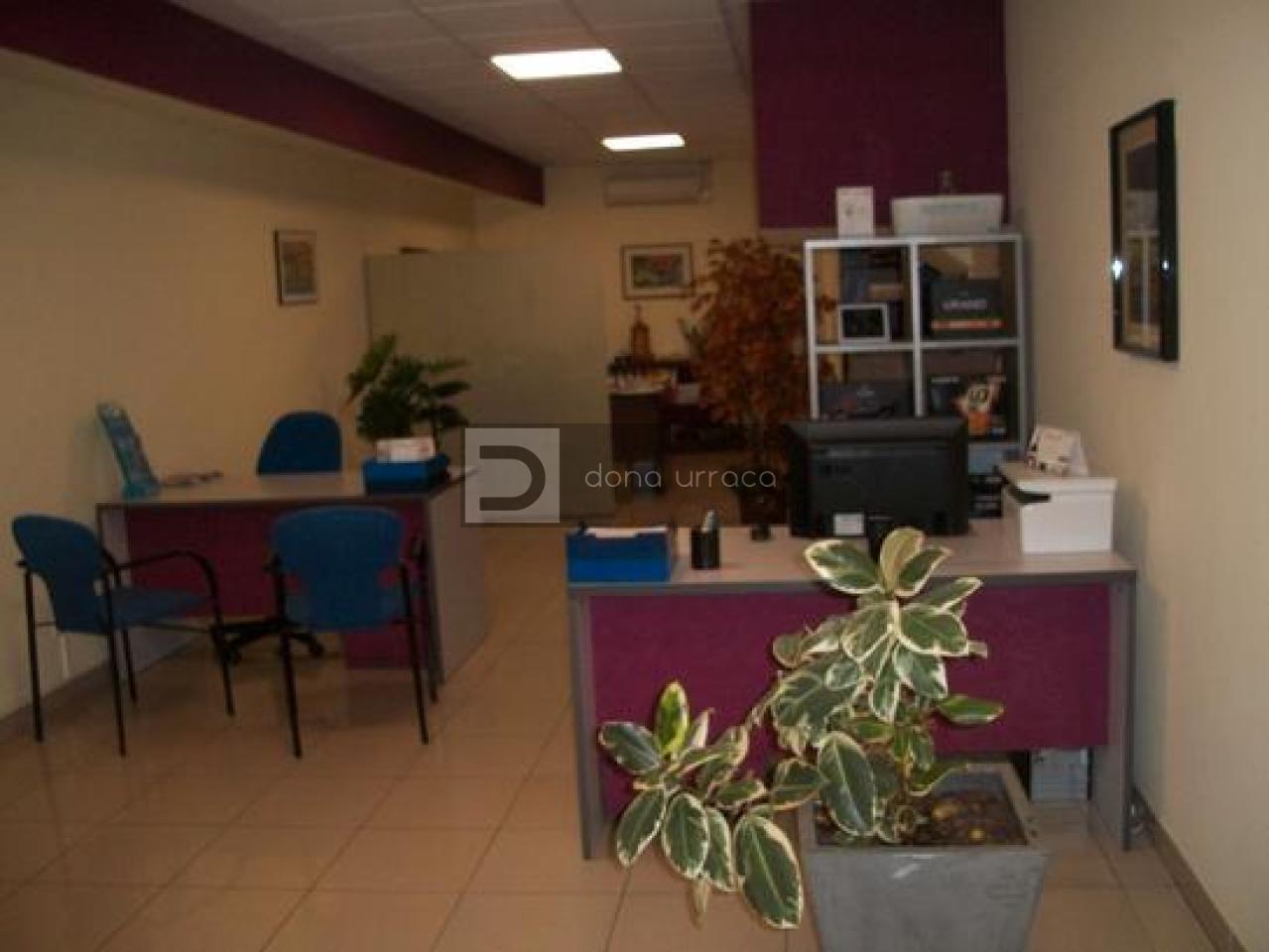 172889927689400026479_172889586863 Centro – Rúa Valle Inclán