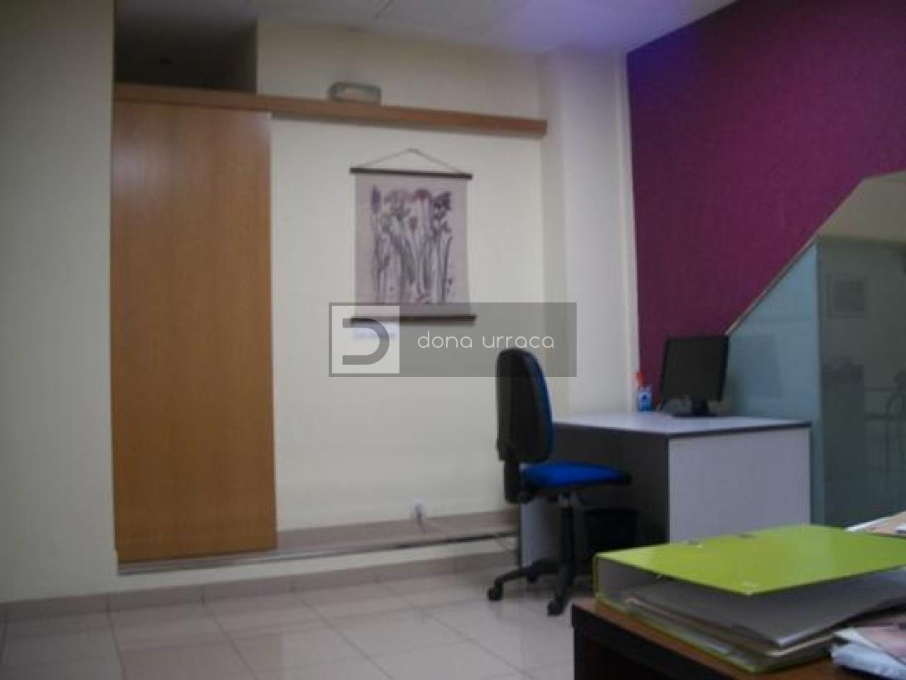 172889927939900026479_172889587062 Centro – Rúa Valle Inclán
