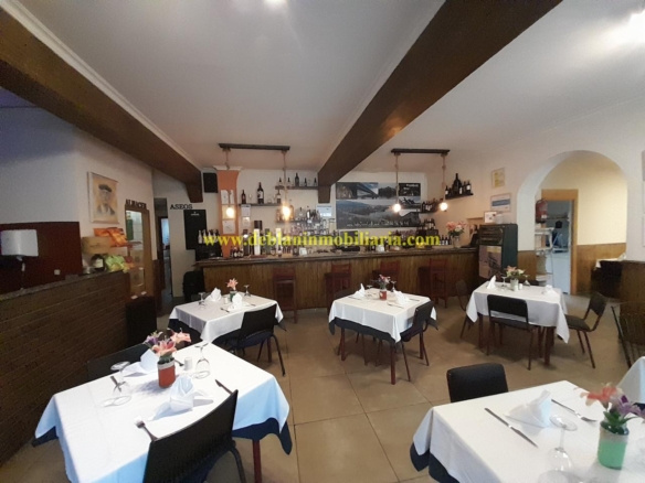 SE ALQUILA RESTAURANTE-ASADOR EN TUI