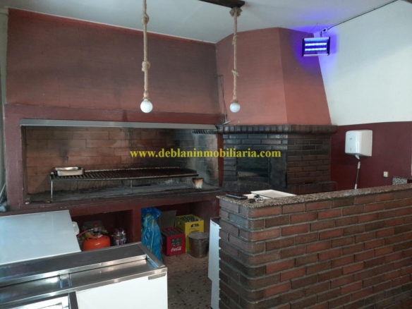 SE ALQUILA RESTAURANTE-ASADOR EN TUI