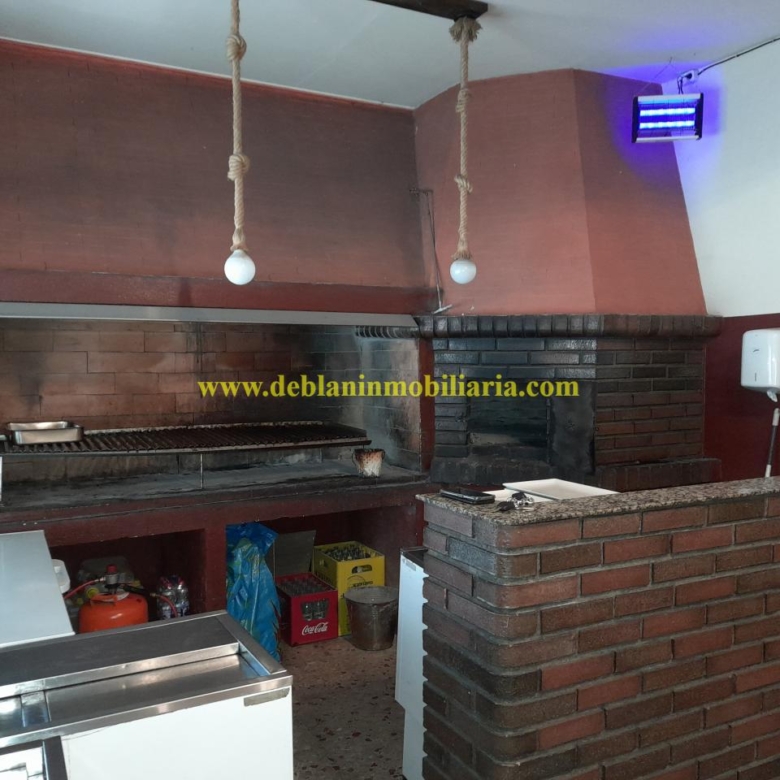 SE ALQUILA RESTAURANTE-ASADOR EN TUI